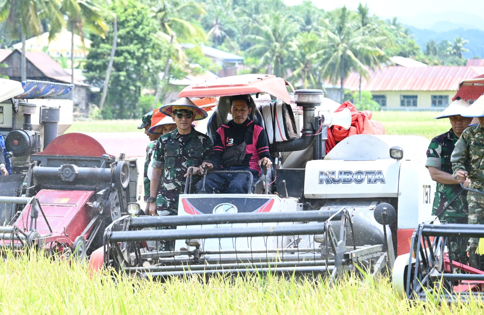 Kaskoops Udara II Hadiri Panen Raya Padi Serentak di Bone