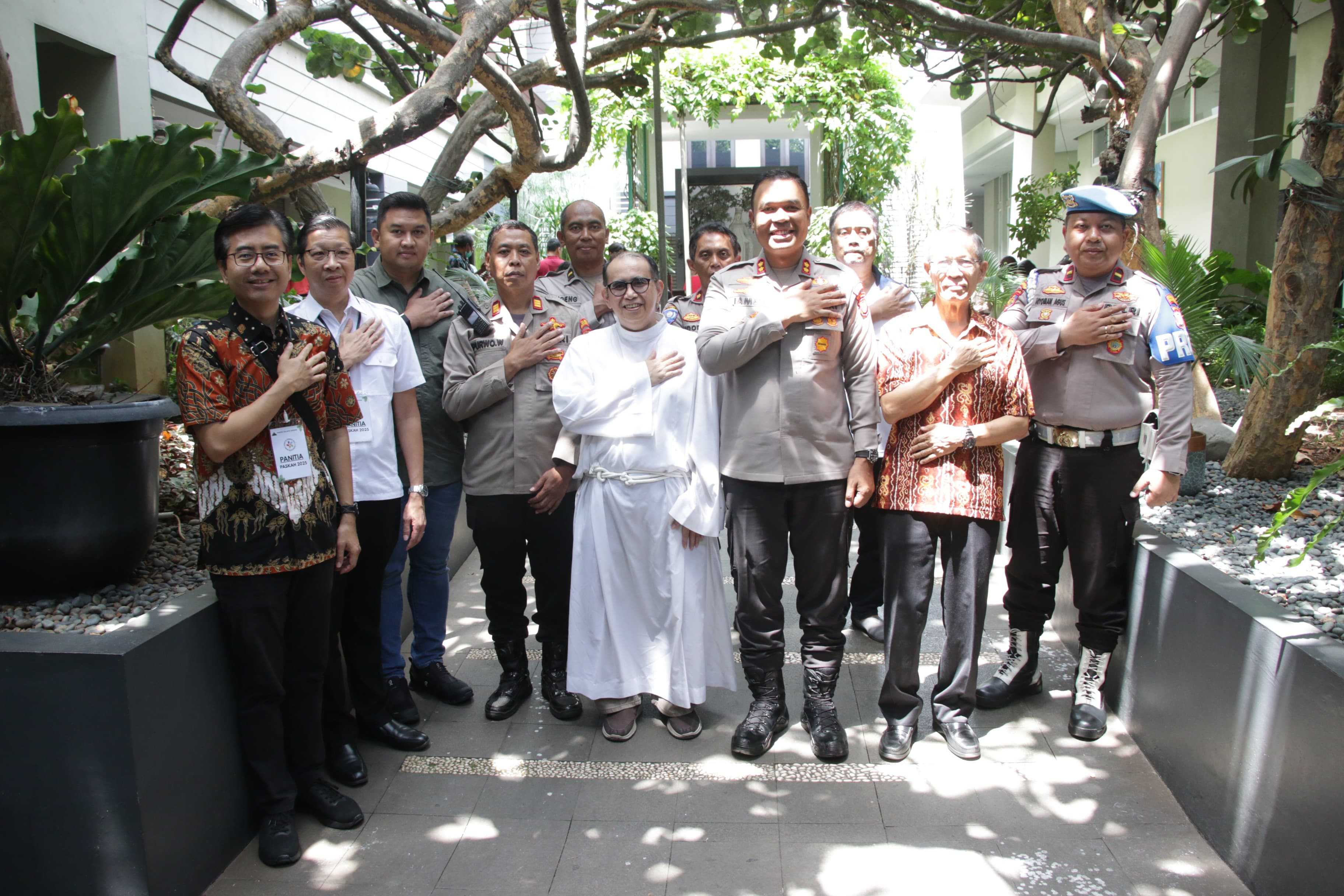Wakapolres Metro Jakarta Utara Tinjau Pengamanan Ibadah Minggu Paskah di Gereja Santo Yakobus Kelapa Gading