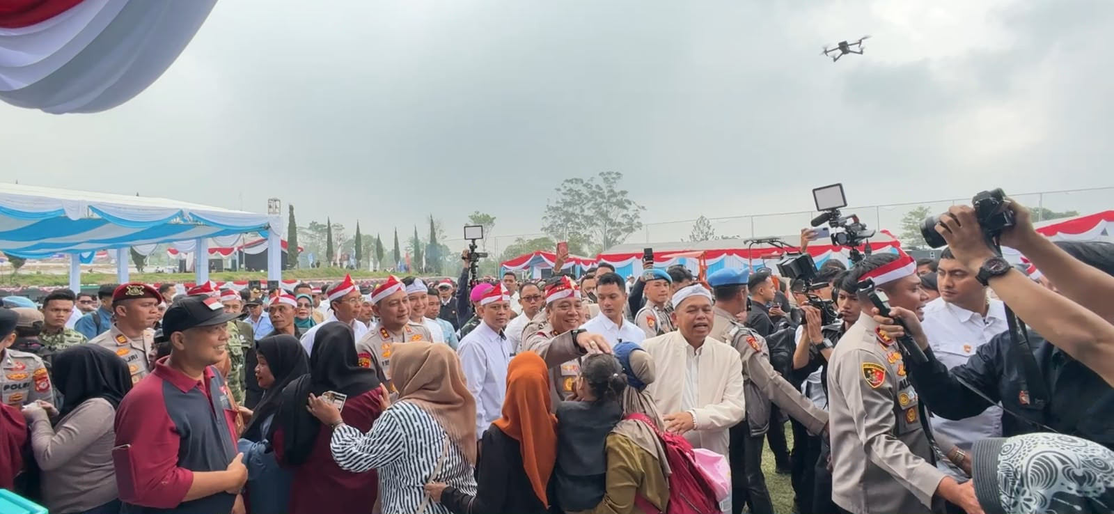 Wakapolri Berikan bansos 1.000 paket untuk 2 Gapoktan Bawang putih di Cianjur