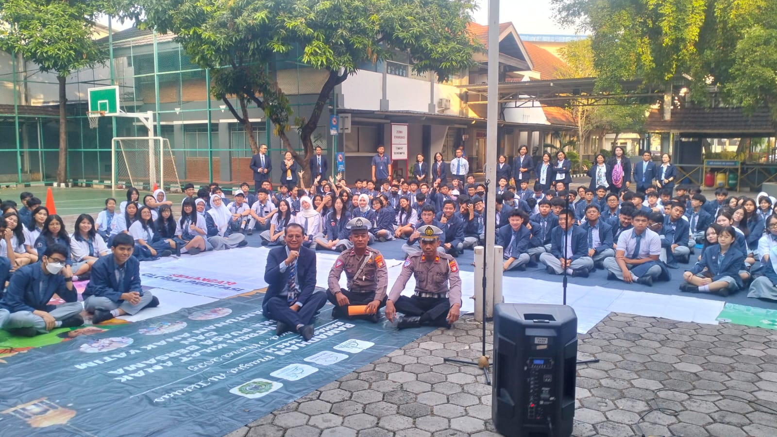 Kanit Lantas Polsek Bekasi Barat Berikan Edukasi Kamseltibcar Lantas kepada Siswa Global Prestasi School