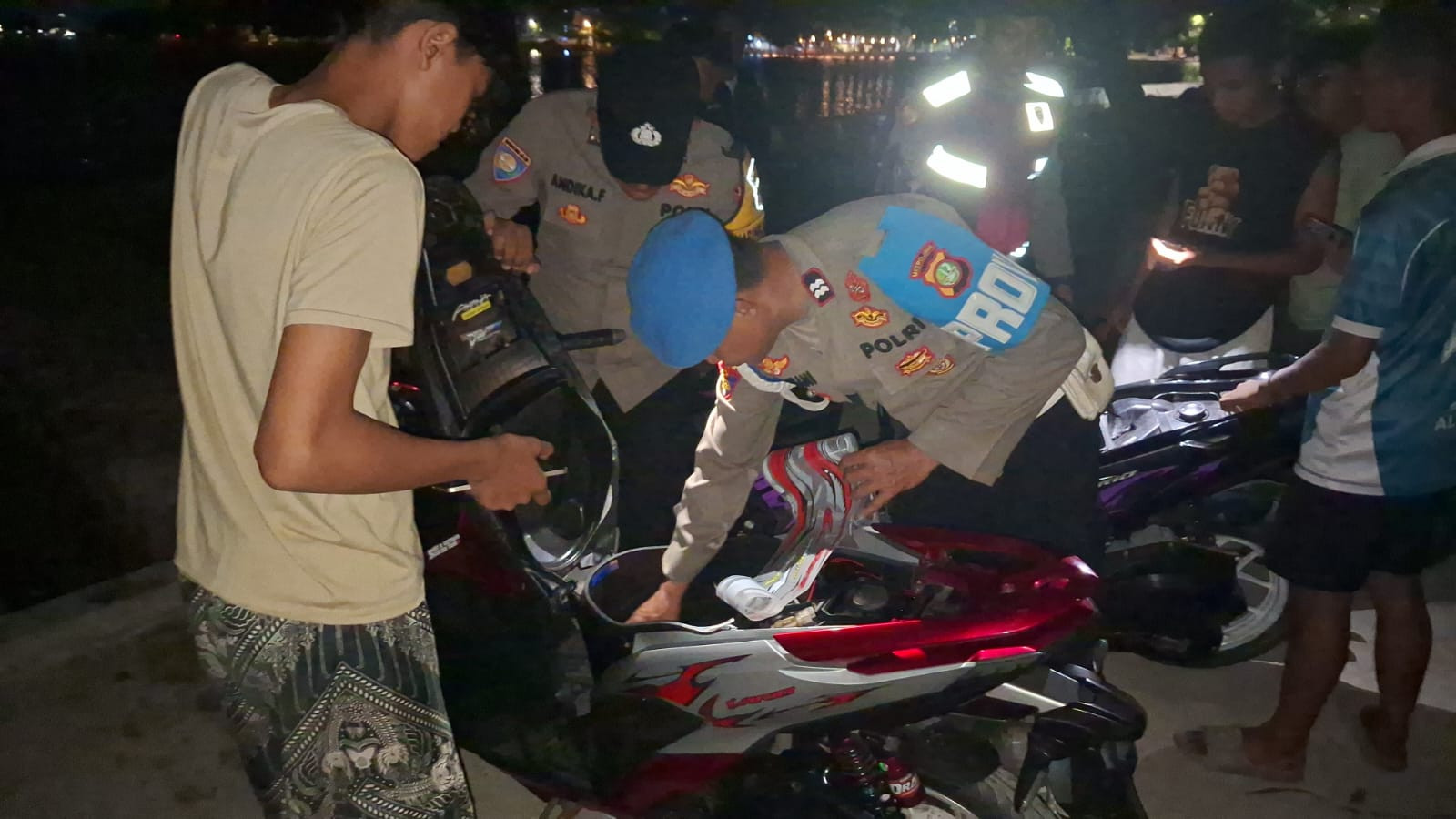 Patroli Malam Jakarta On The Spot, Polsek Kepulauan Seribu Selatan Perkuat Pengamanan Dermaga dan Edukasi Wisatawan