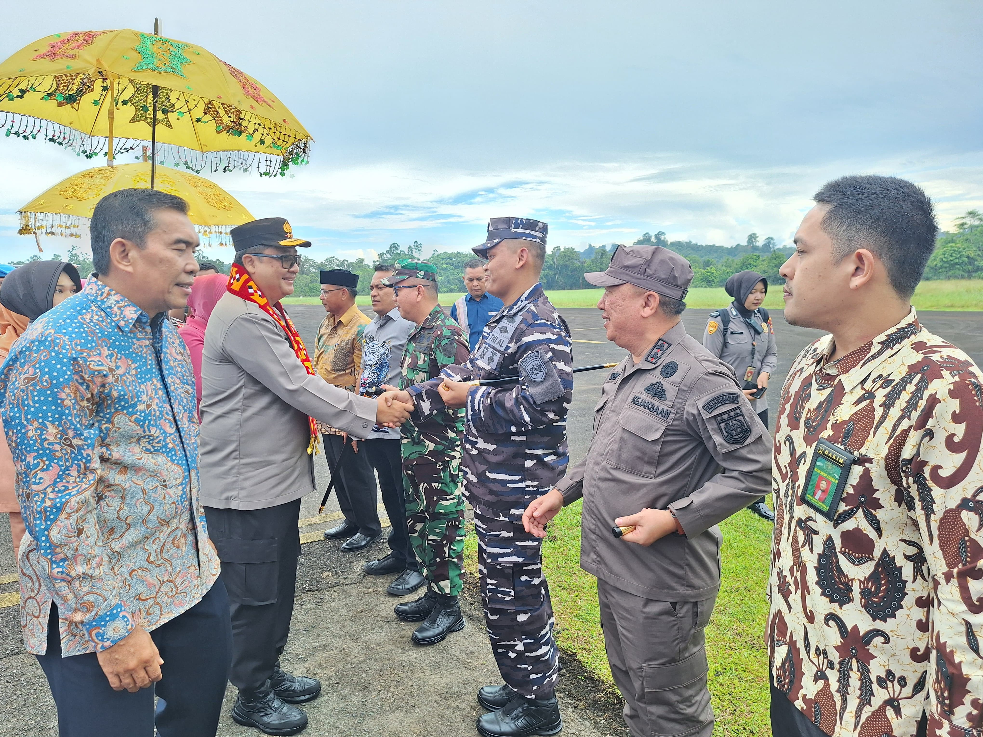 Danlanal Simeulue Sambut Kedatangan Kapolda Aceh  Dalam Rangka Kunjungan Kerja di Simeulue