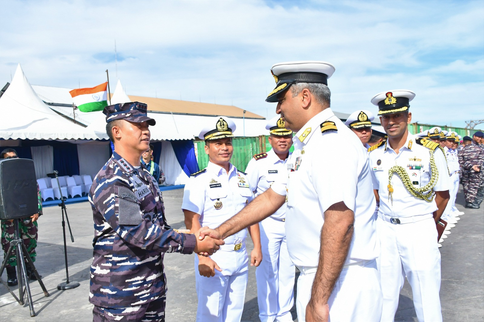 Lantamal I Lepas Keberangkatan Kapal Perang India INS Saryu P54 dan LCU L-55