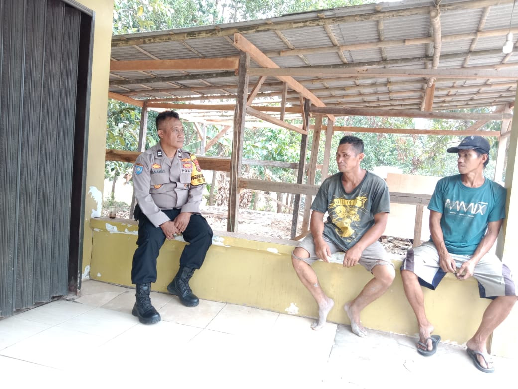 Bhabinkamtibmas Polsek Tenjo Polres Bogor Laksanakan Giat Cooling System Sambang Warga Desa Cilaku, Sampaikan Pesan Kamtibmas