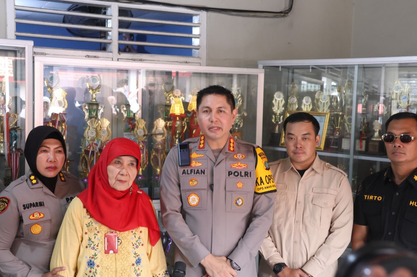 Kapolres Metro Jaktim Tinjau Program Makan Bergizi Gratis di SDS Kemala Bhayangkari 5