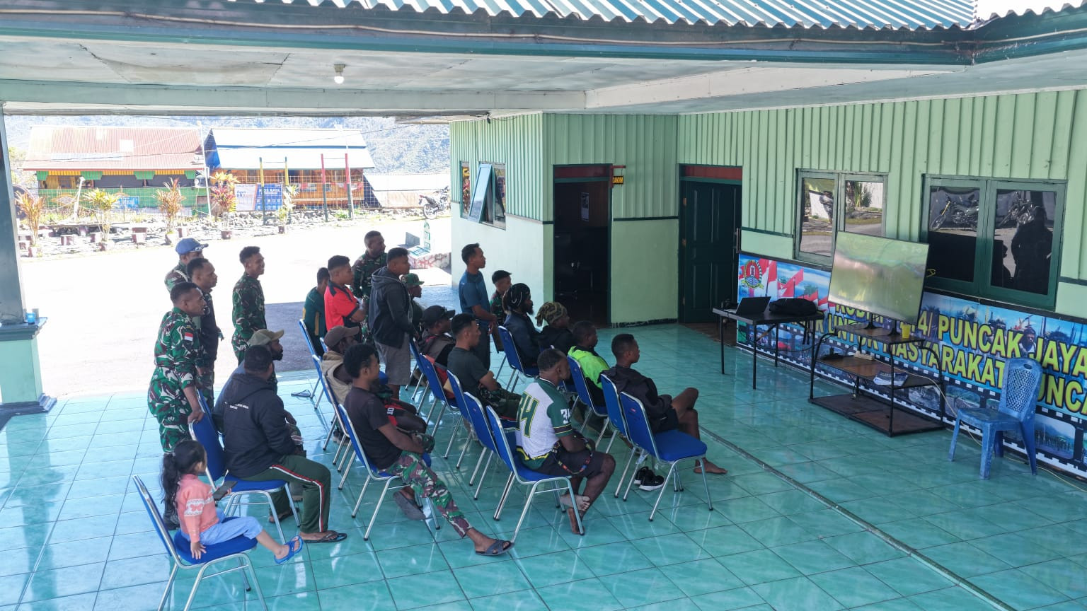 Kodim 1714/Puncak Jaya Gelar Nobar Pertandingan Piala Dunia 2026 di Kab. Puncak  Jaya