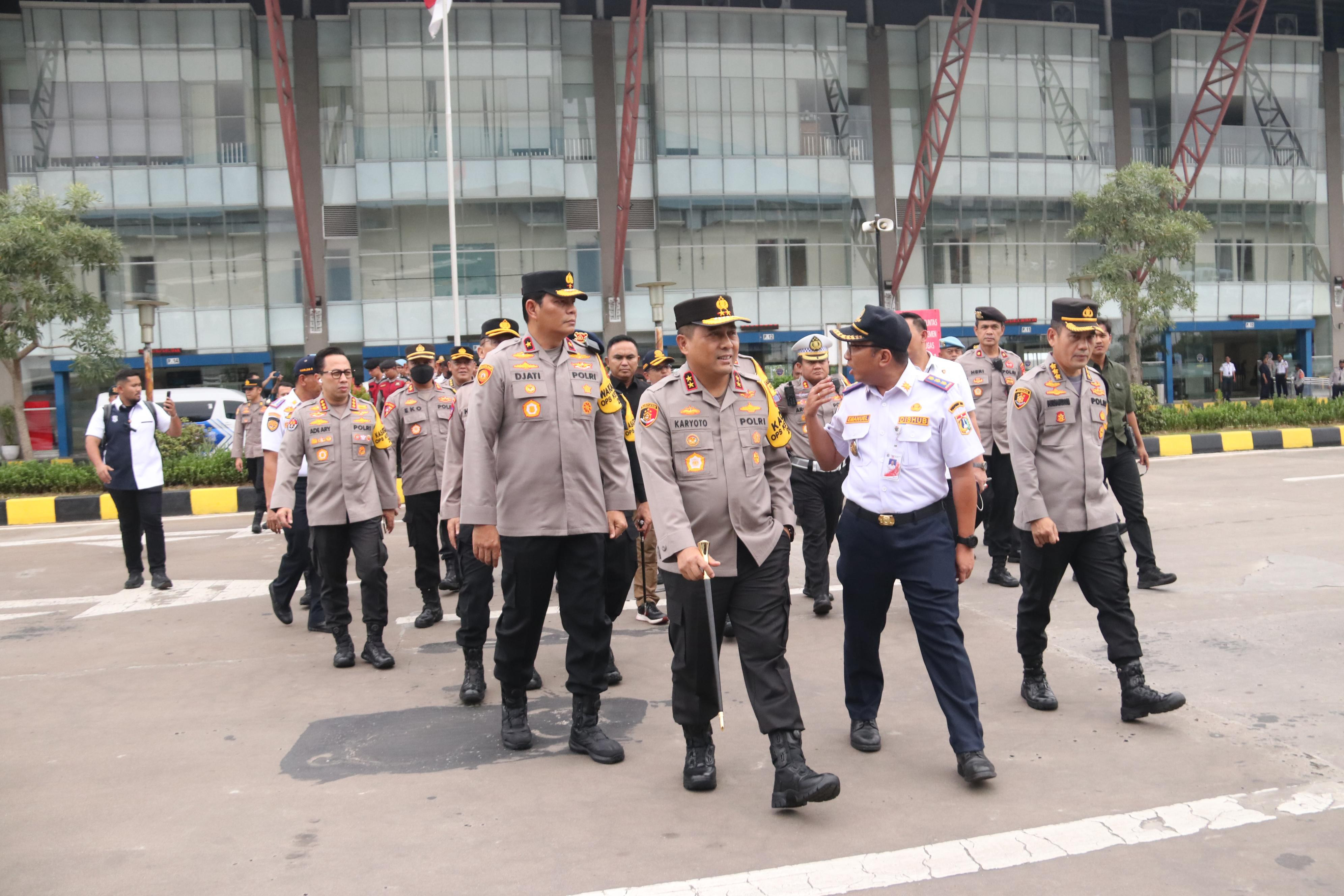 Kapolda Pastikan Mudik Aman Dan Nyaman Kapolda Metro Jaya Tinjau Terminal Pulogebang