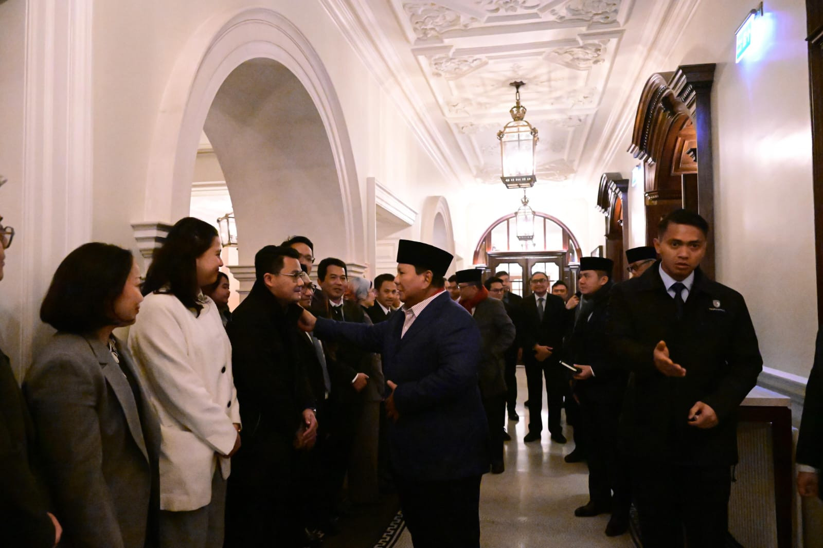 Prabowo Tiba di Inggris, Bakal Bertemu Raja Charles III dan PM Starmer