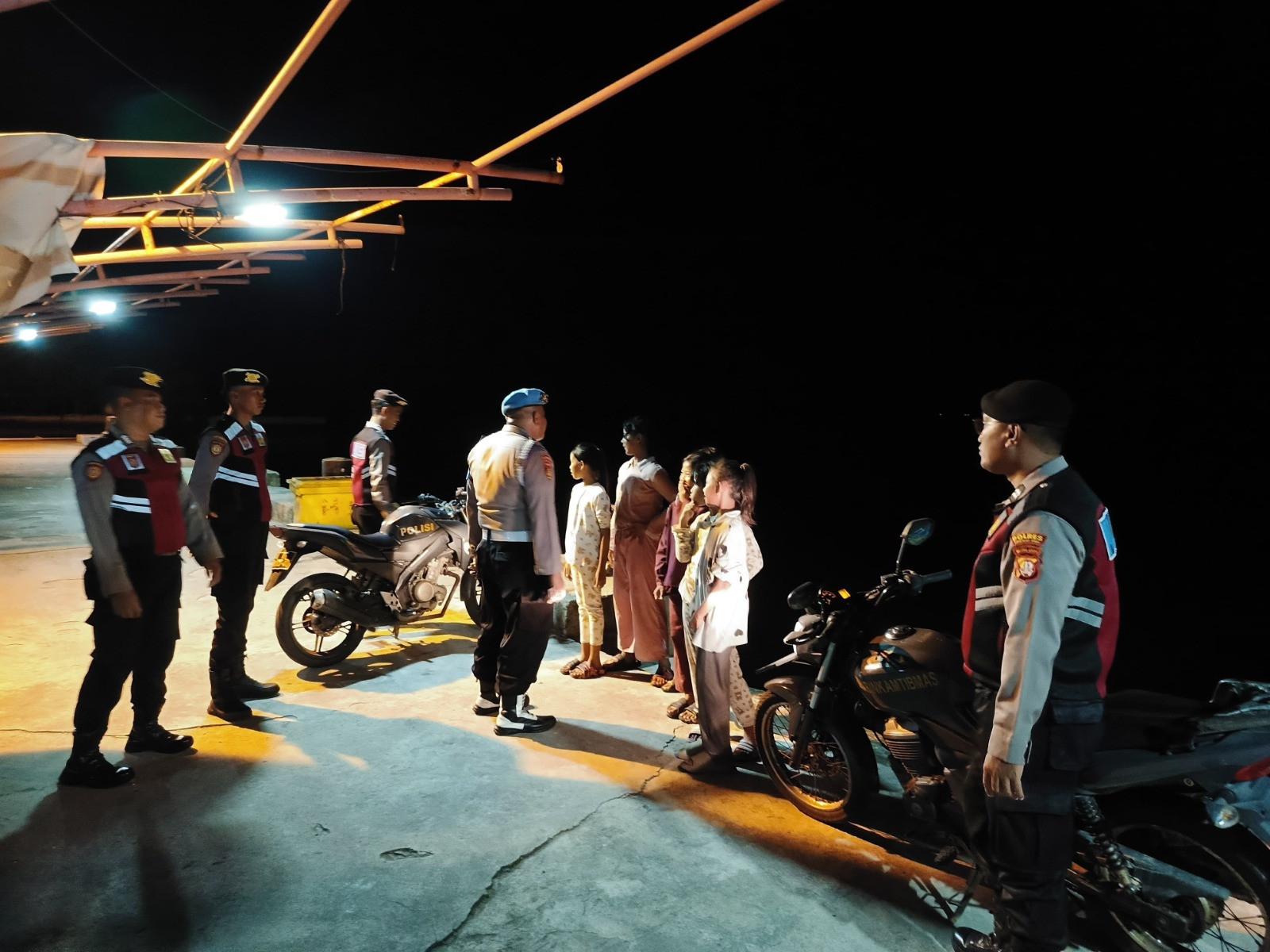 Polisi Humanis, Polsek Kepulauan Seribu Utara Gelar Patroli Malam Cegah Tawuran Remaja