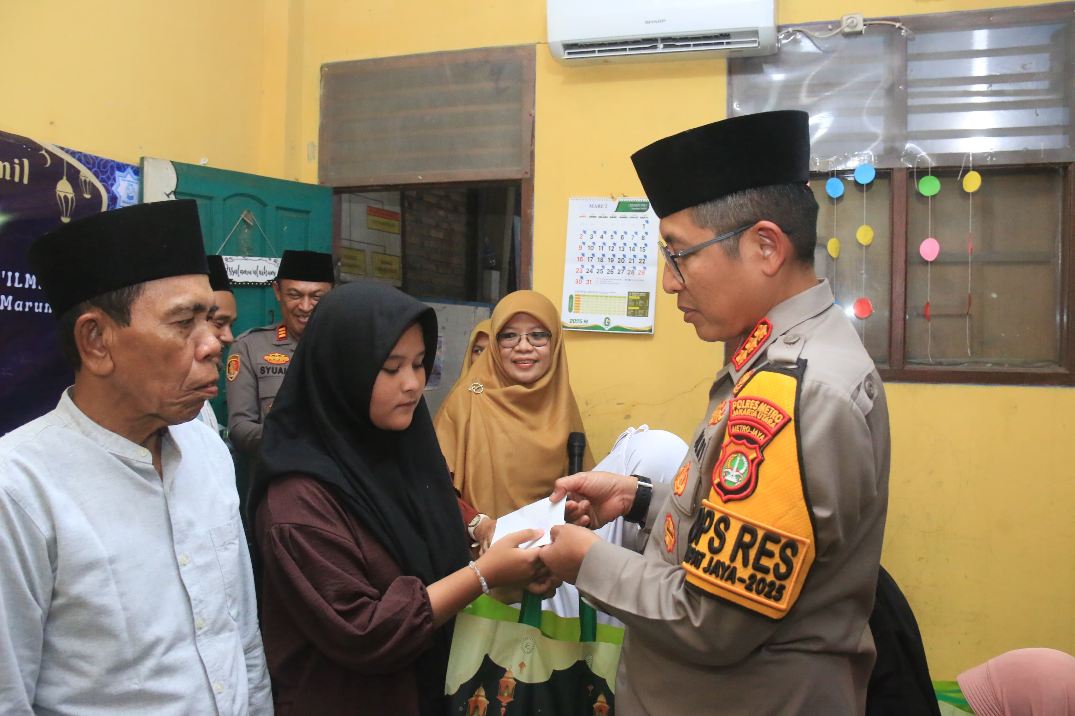 Kapolres Metro Jakarta Utara Hadiri Santunan Anak Yatim dan Ifthar Jama’i di Yayasan Majelis Ilmi Insan Kamil