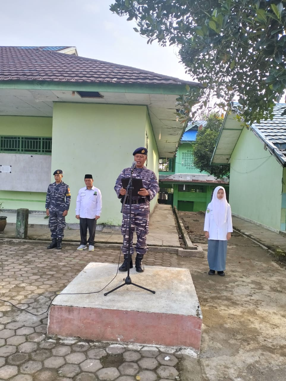 Danposal Manna Lanal Bengkulu Jadi Pembina Upacara di MAN 1 Bengkulu Selatan, Wujud Sinergi TNI AL dan Pendidikan