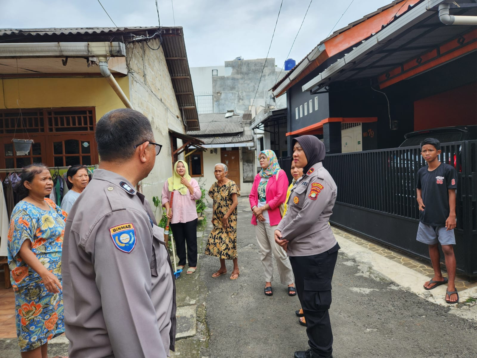 Cegah Pelecehan Anak, Polsek Ciputat Timur Sambangi Warga Gang Siap Serua