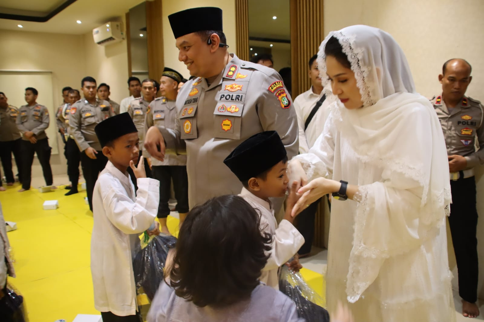 Kapolres Pelabuhan Tanjung Priok Bahagiakan  Anak Yatim Piatu
