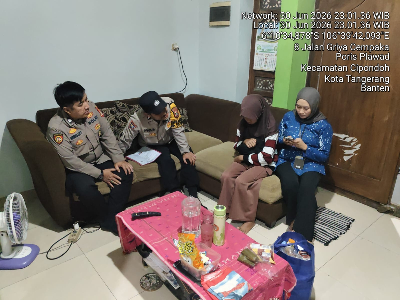 Laporan Call Center 110 Ditindaklanjuti, Polsek Cipondoh Evakuasi Anak dan Temukan Keluarganya