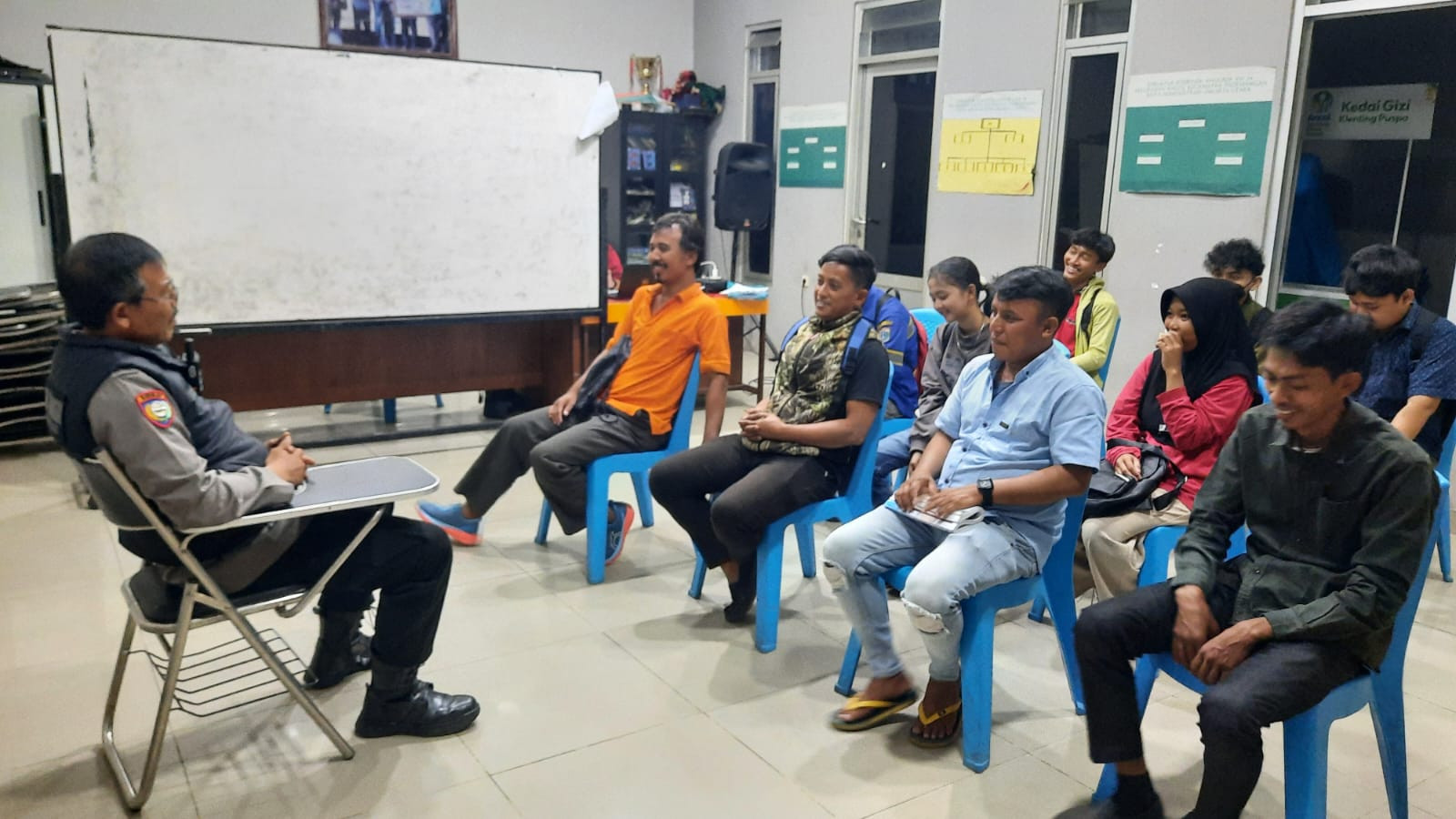Polsek Pademangan Gelar Ngopi Kamtibmas Bersama Warga Ancol Polsek Pademangan Gelar Ngopi Kamtibmas Bersama Warga Ancol