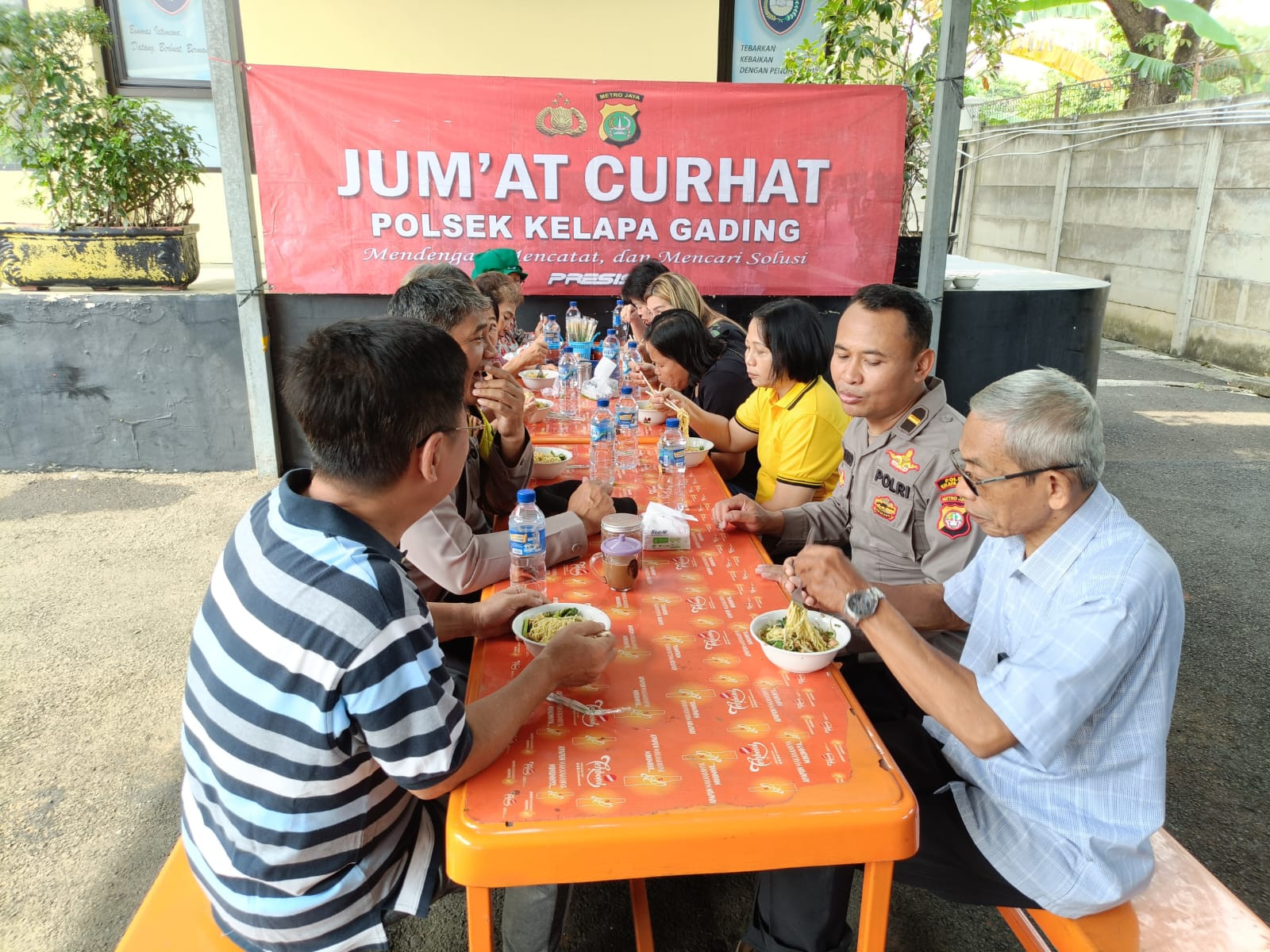 Jumat Curhat, Polsek Kelapa Gading Serap Aspirasi Warga RW 018