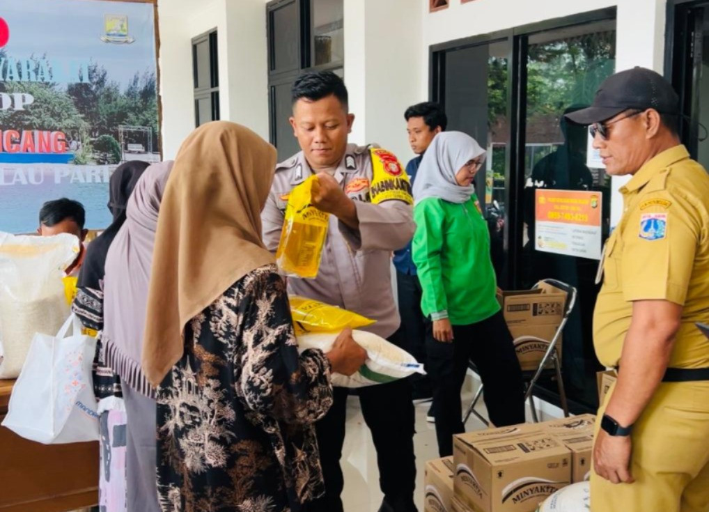 Pembagian Beras Bulog dan Minyak Goreng di Pulau Lancang Berjalan Lancar, 142 Warga Terima Bantuan