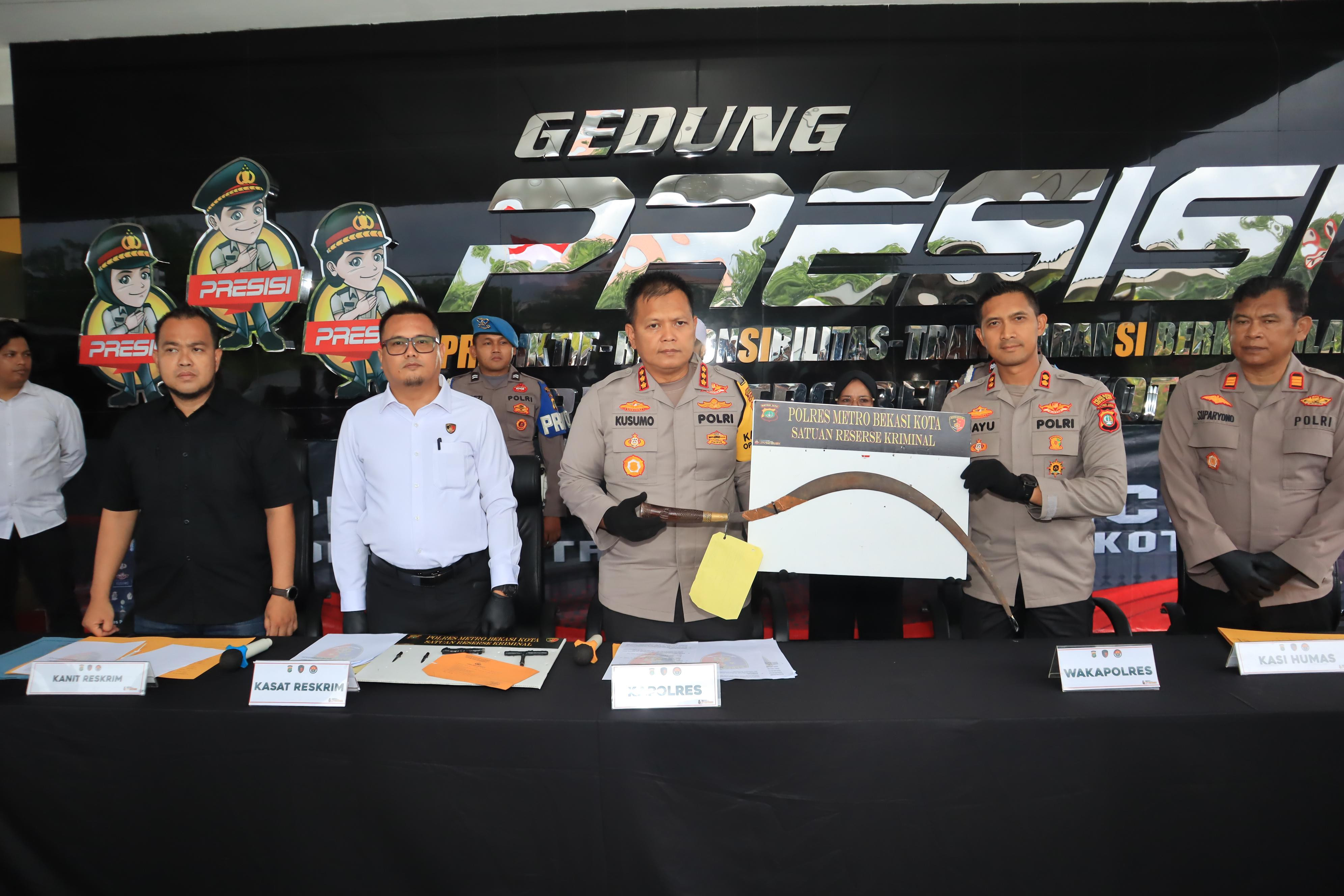 Bawa Sajam dan Hendak Tawuran, Dua Pemuda di Jatisampurna diamankan Patroli Polisi 