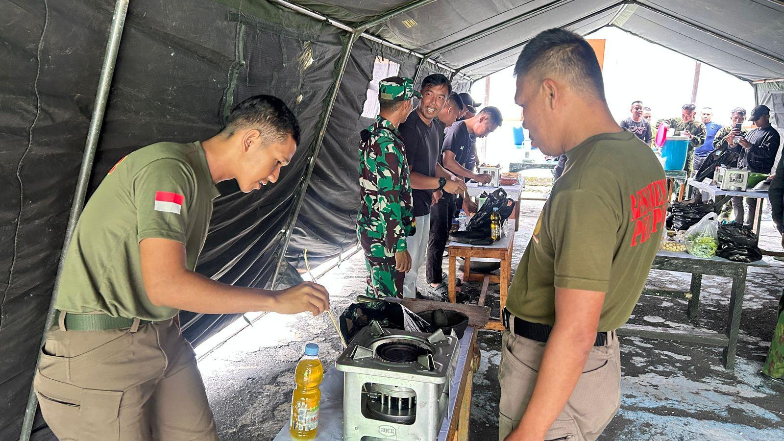 Perkuat Sinergi, Satgas Damai Cartenz dan TNI Rajut Kebersamaan di Puncak Jaya