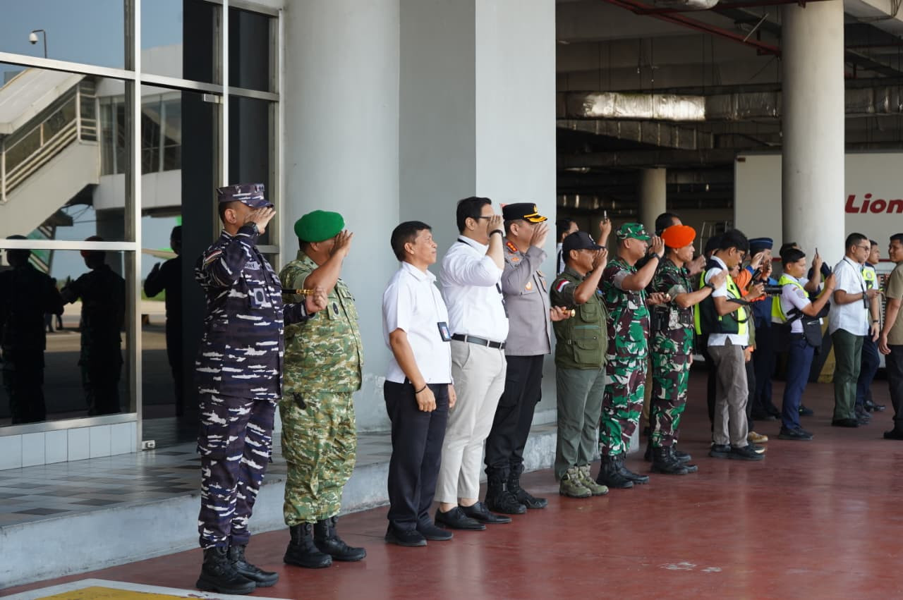 Dankodaeral I Sambut Kedatangan Presiden RI Prabowo Subianto di Bandara Kualanamu