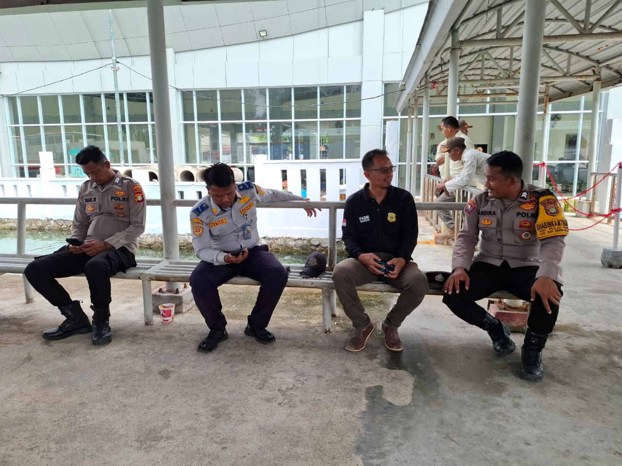 Bhabinkamtibmas Pulau Tidung Sambangi Warga, Ajak Bersama Jaga Jakarta dan Kamtibmas