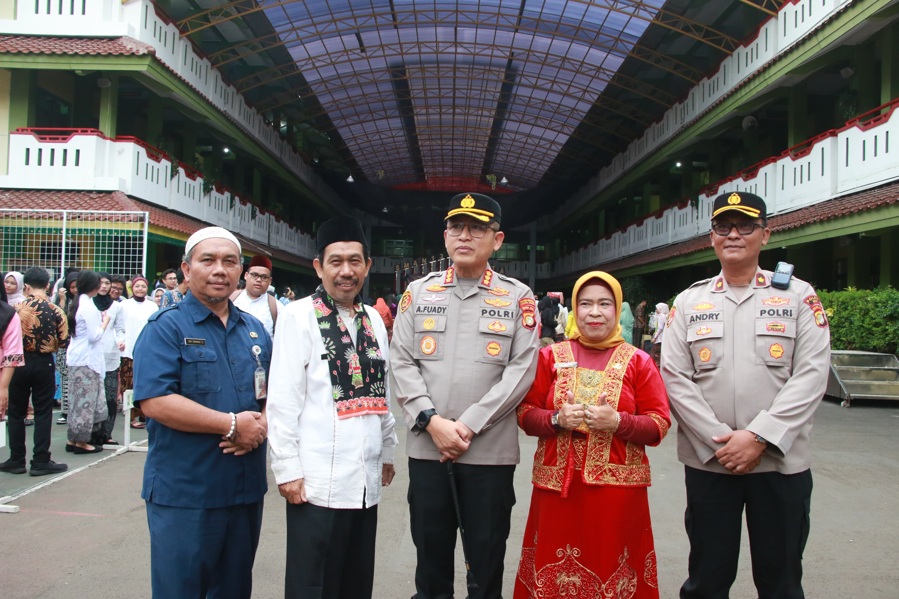 Kapolres Metro Jakarta Utara Goes To School: Ajak Pelajar SMAN 13 Jakarta Jadi Generasi Tangguh dan Bebas Tawuran