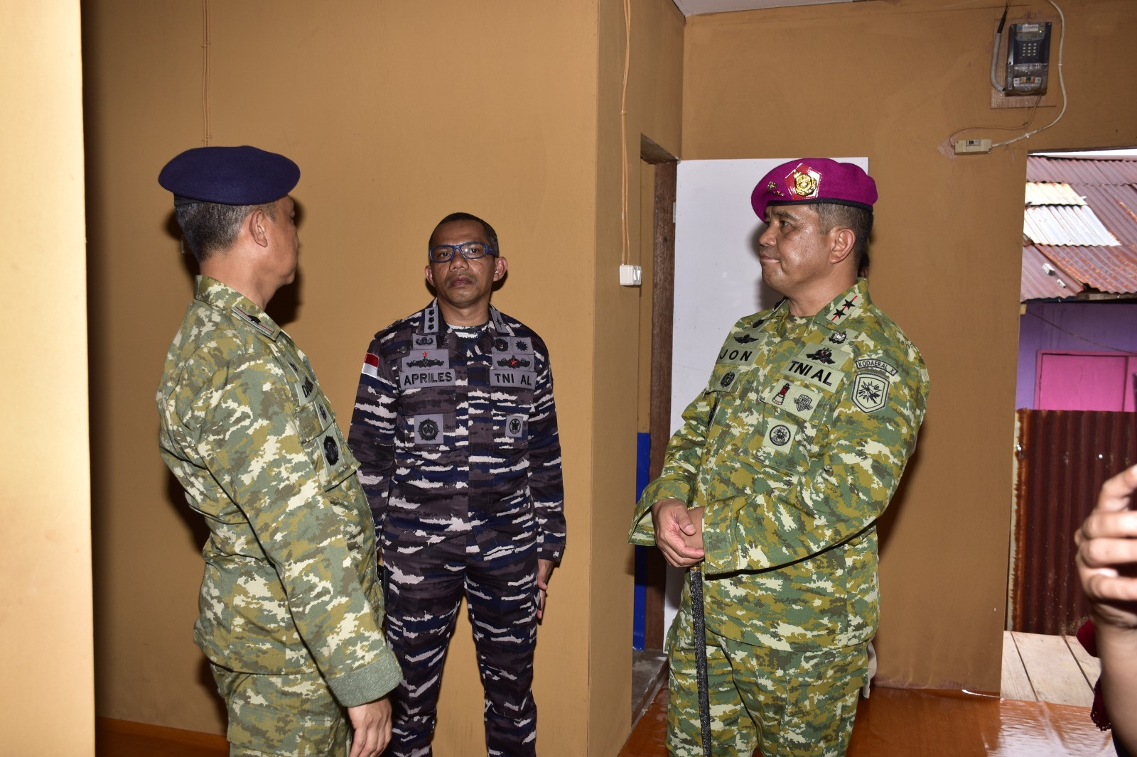 Wujudkan Kepedulian TNI AL, Dankodaeral X Resmikan Bedah Rumah Masyarakat Binaan di Kampung Nelayan Hamadi
