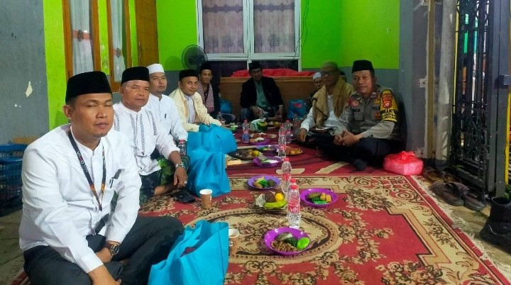 Polri Hadir di Tengah Umat, Bhabinkamtibmas Jatisari Hadiri Milad ke-21 MDI Ar Riyadh