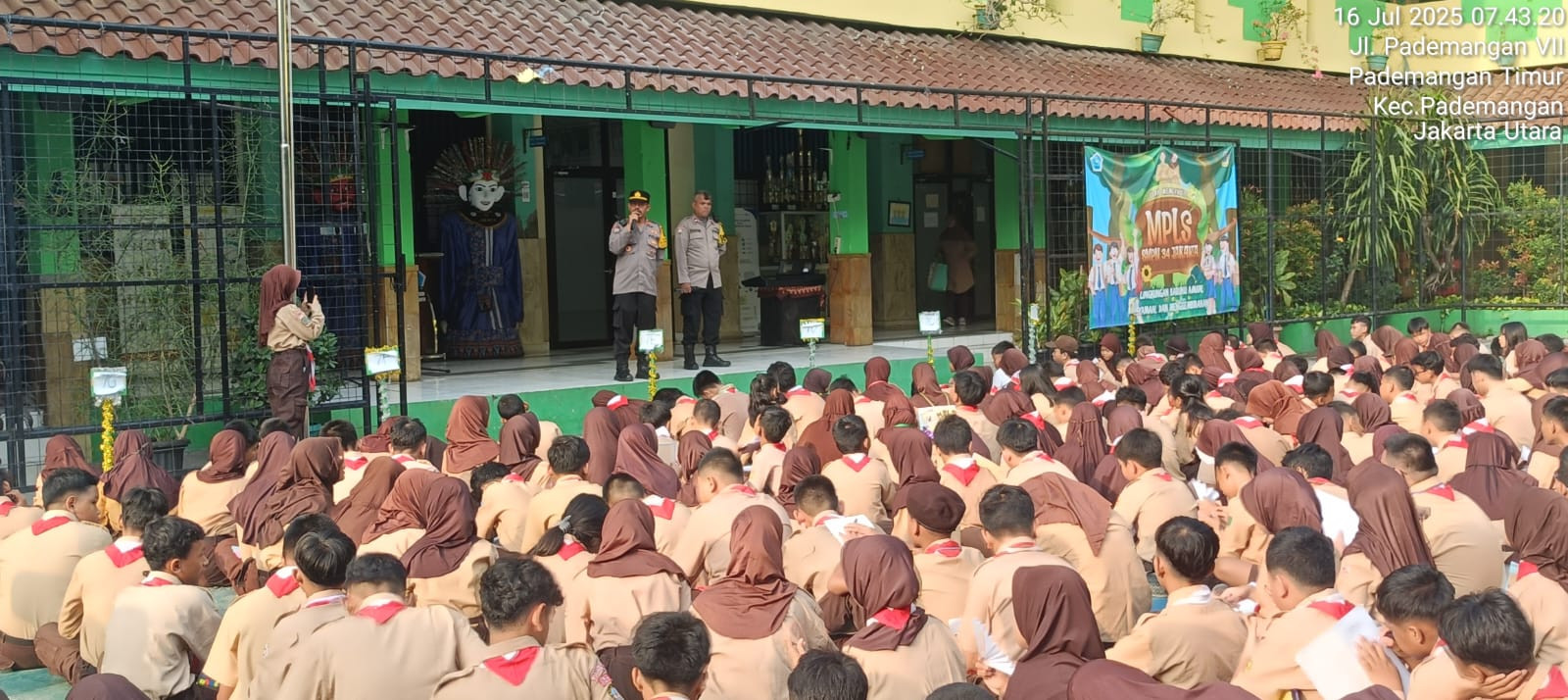 Kanit Binmas Polsek Pademangan Edukasi Siswa/Siswi  SMPN 34 Jakarta Tentang Tawuran, Narkoba dan Bijak Bermedsos