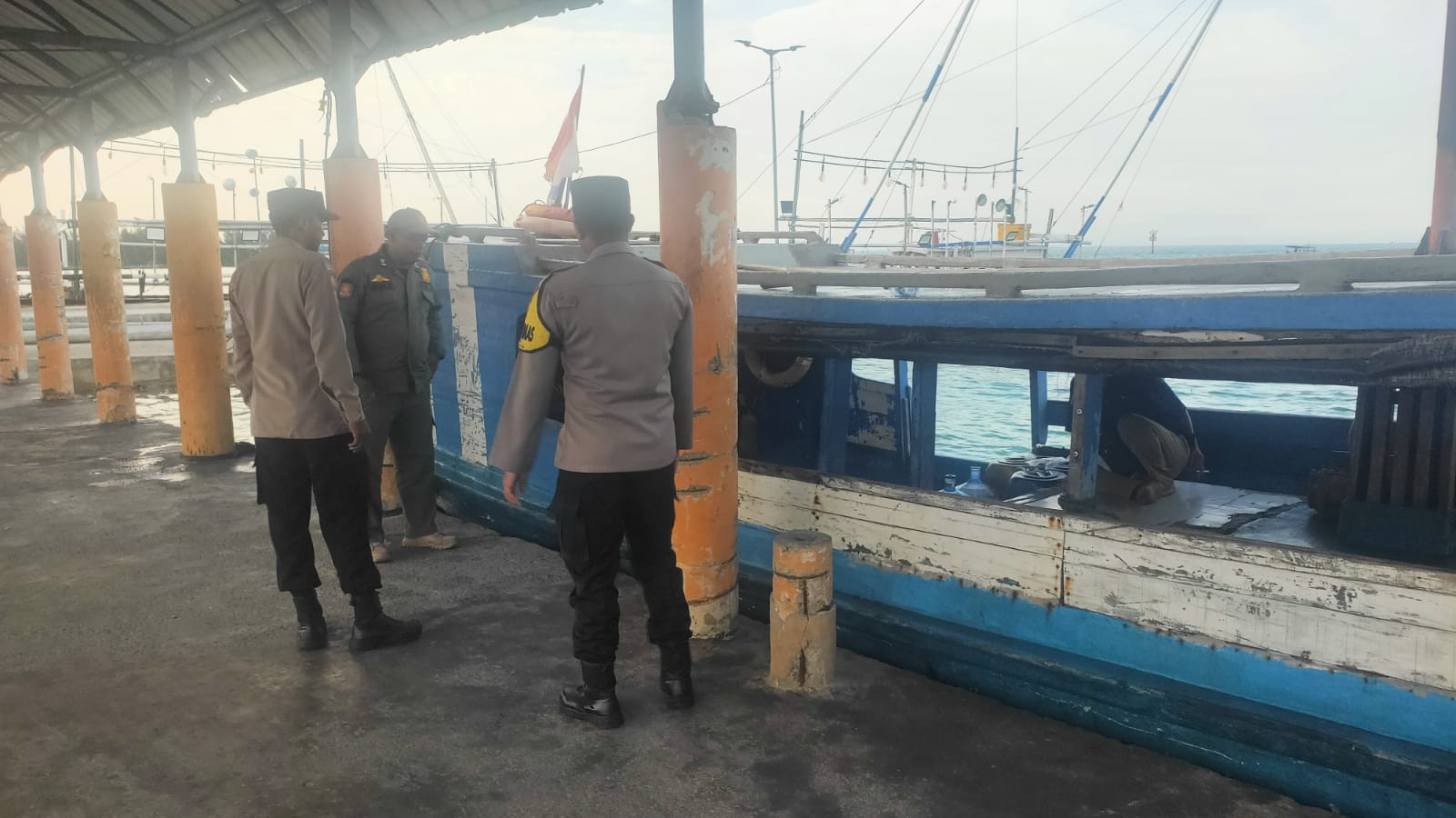 Polsek Kepulauan Seribu Selatan Gelar Patroli Jalan Kaki di Pulau Tidung, Antisipasi 3C dan Cegah Bullying