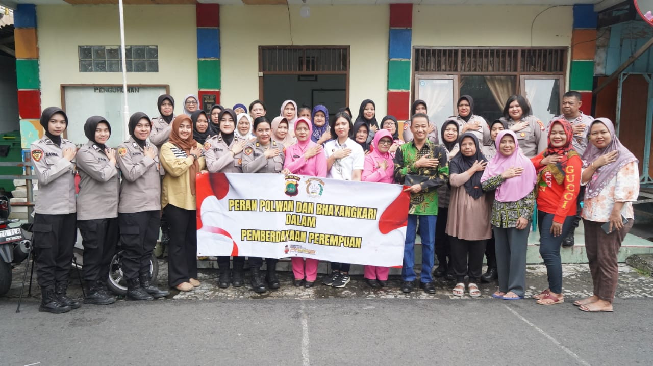 Polwan Polres Metro Jakarta Utara Gelar Kegiatan Pemberdayaan Kaum Perempuan di Kelurahan Kebon Bawang