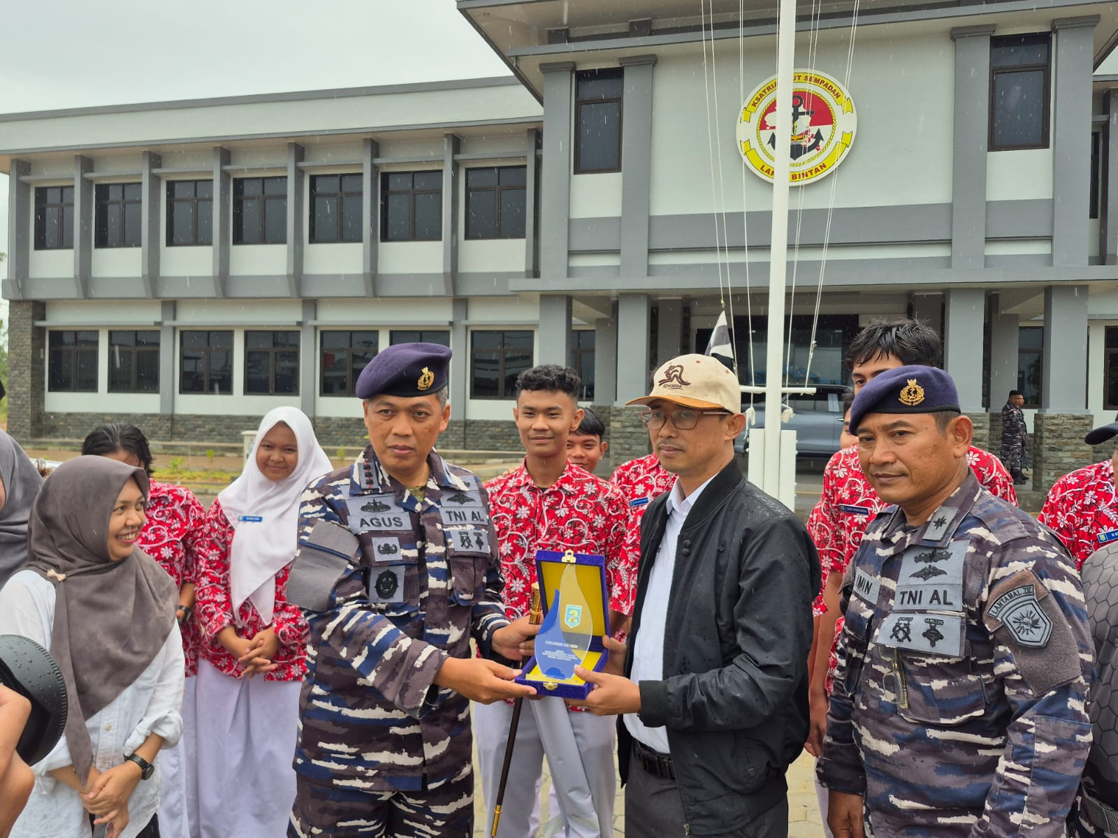 Antusiasme Siswa-Siswi SMAN 2 Tanjungpinang Kunjungi Pangkalan TNI AL Bintan dan Kapal Perang