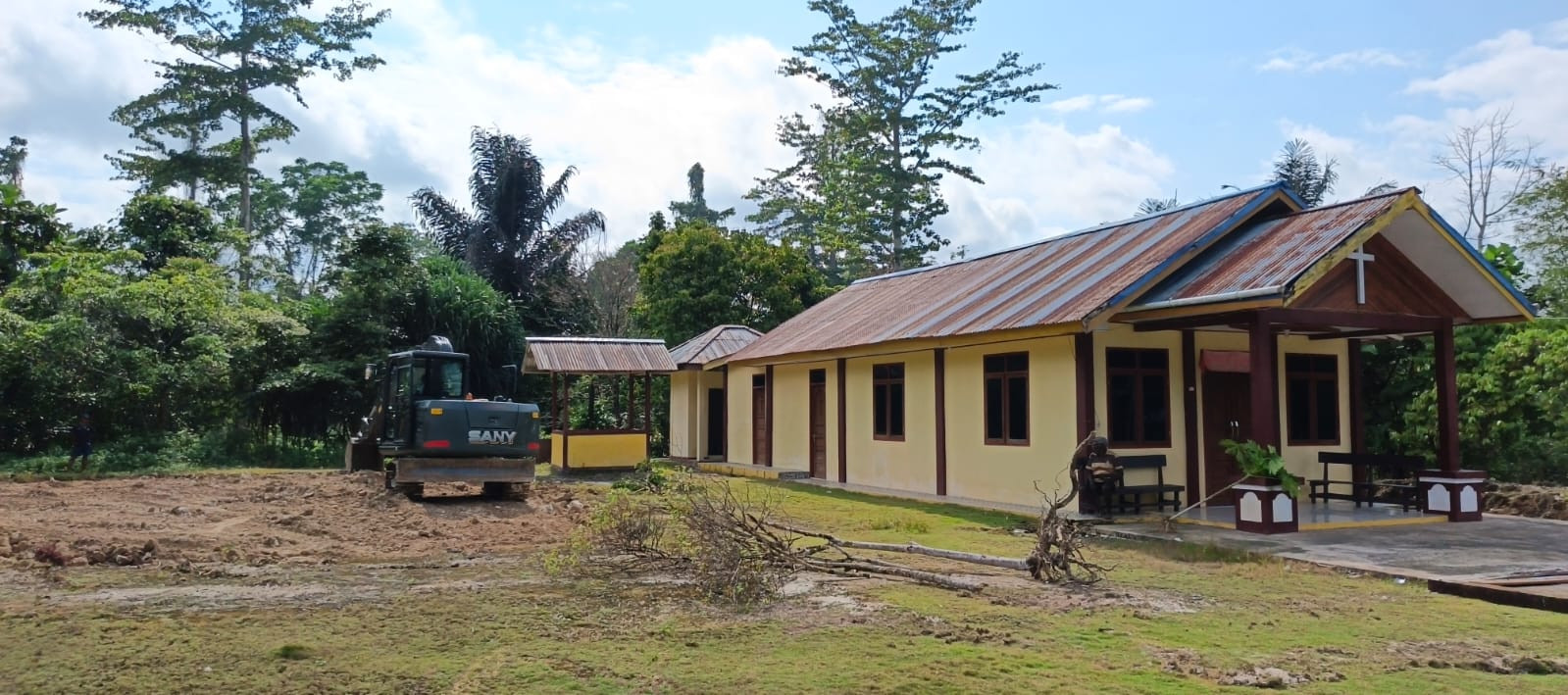 Dukung Pelayanan Umat, Satgas TMMD Ke-129 Kodim 1807/Sorong Selatan Siapkan Lahan Rumah Pastori di Kampung Sesor