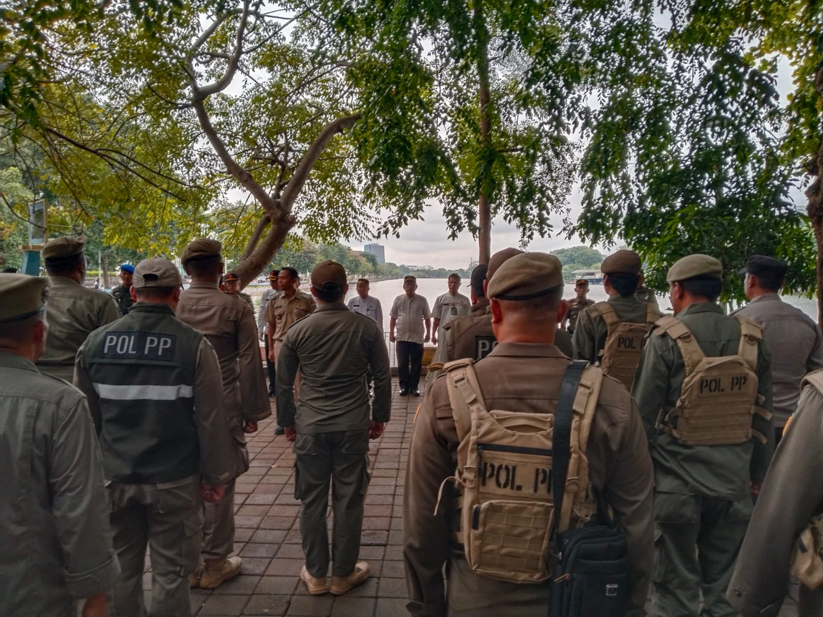 Wujudkan Ruang Publik Tertib, Satpol PP Jakut Gelar Aksi di Danau Sunter