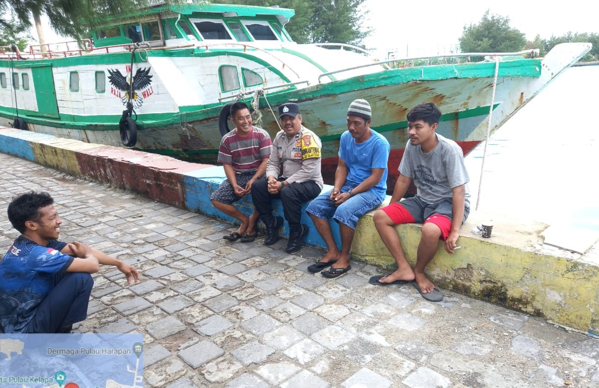 Bhabinkamtibmas Pulau Harapan Berikan Himbauan Kamtibmas dan Keselamatan Berlayar
