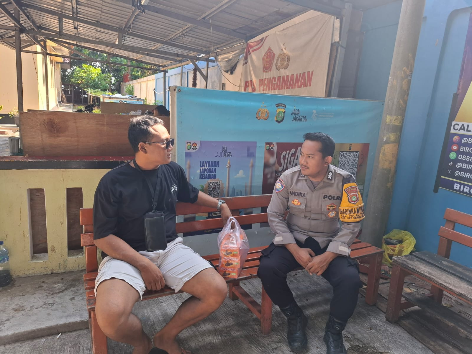 Bhabinkamtibmas Pulau Tidung Sambangi Warga, Sosialisasikan Layanan Polri 110 dan Perkuat Kamtibmas