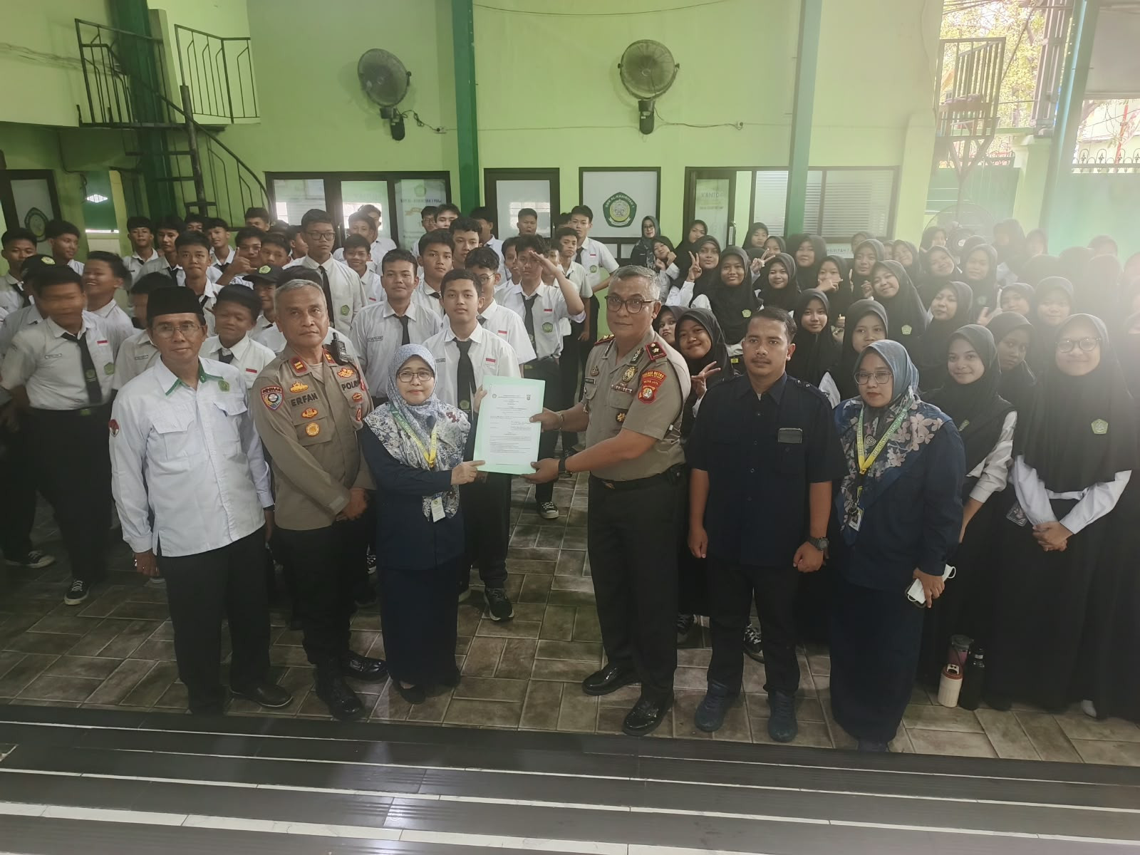 Cegah Kenakalan Remaja, Kapolsek Koja Beri Edukasi di SMP Al Khairiyah 1