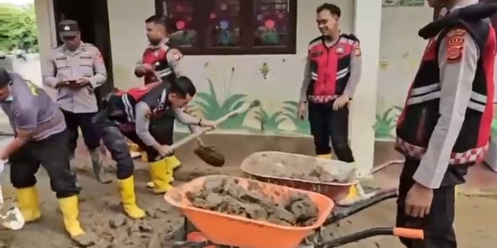 Gotong Royong Polri dan Masyarakat, Polres Pidie Jaya Percepat Pemulihan Pascabanjir dan Fasilitas Pendidikan