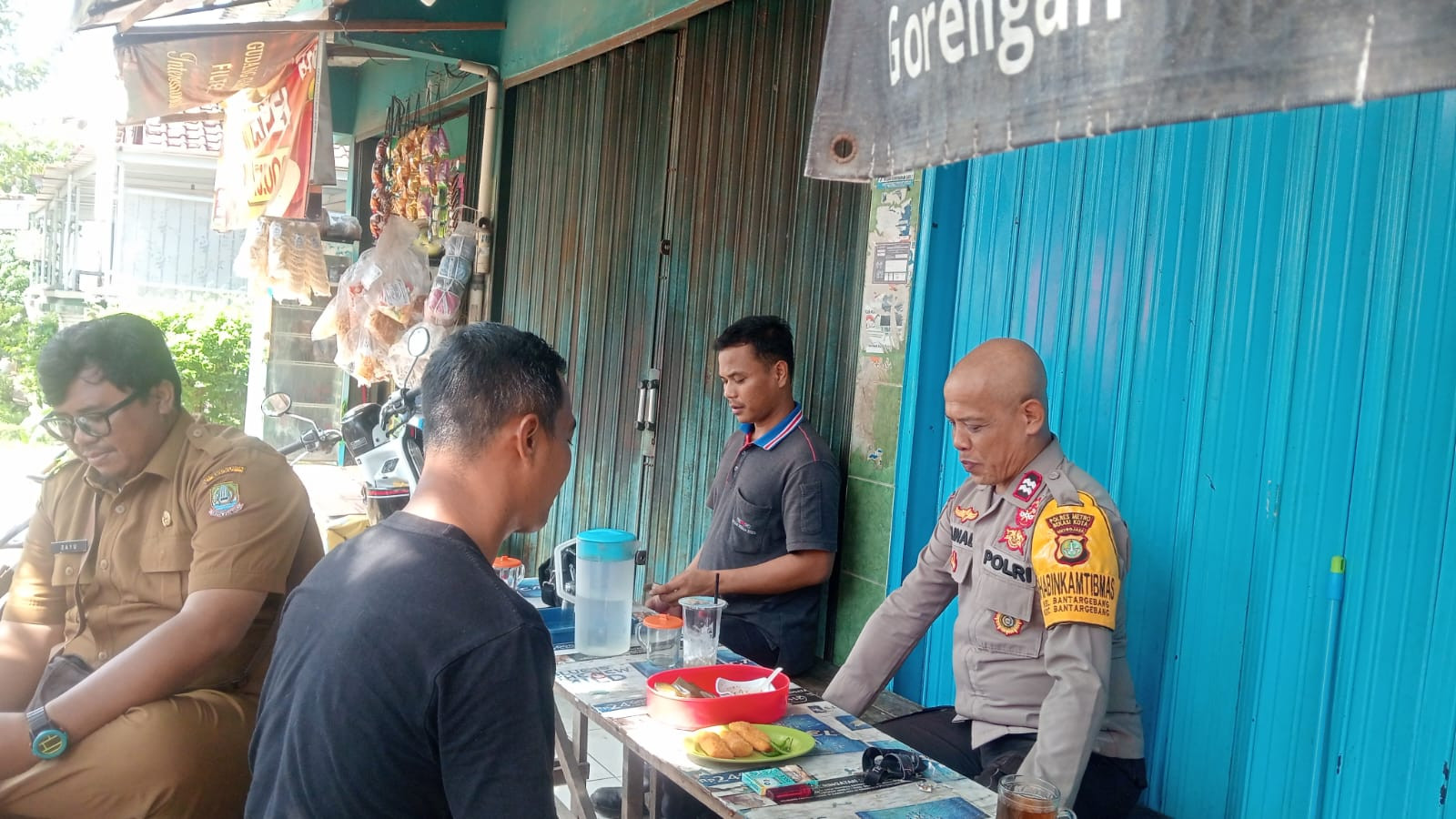 Cegah Curanmor, Bhabinkamtibmas Bantargebang Sambangi Warga dan Ingatkan Kunci Ganda