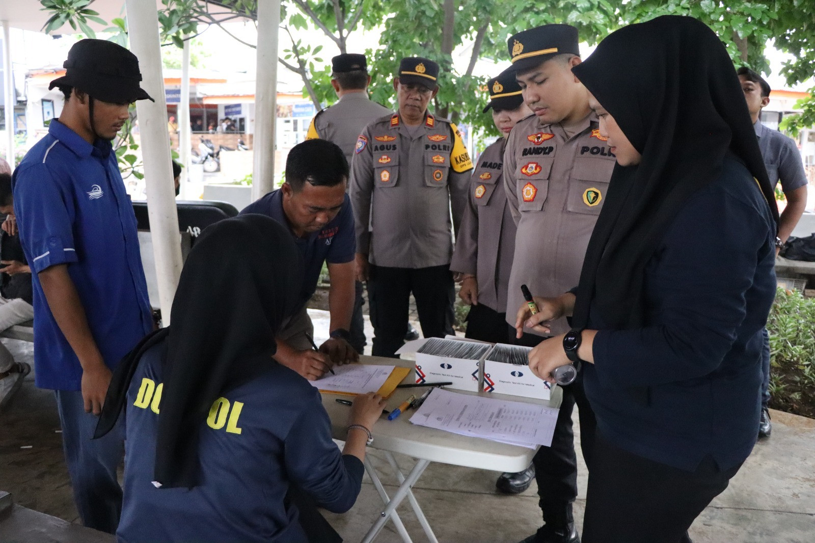 Polres Kepulauan Seribu Tes Urine Kepada Nahkoda dan ABK di Marina Ancol, Pastikan Nataru Aman