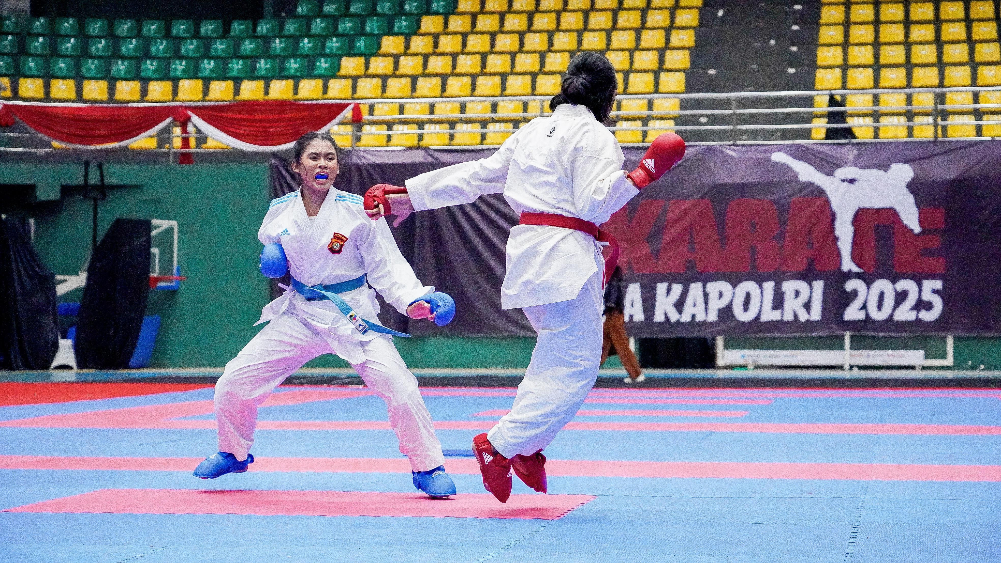 SRIKANDI BRIMOB WAKILI POLDA METRO JAYA, RAIH MEDALI PERAK DI KEJUARAAN KARATE PIALA KAPOLRI TAHUN 2025