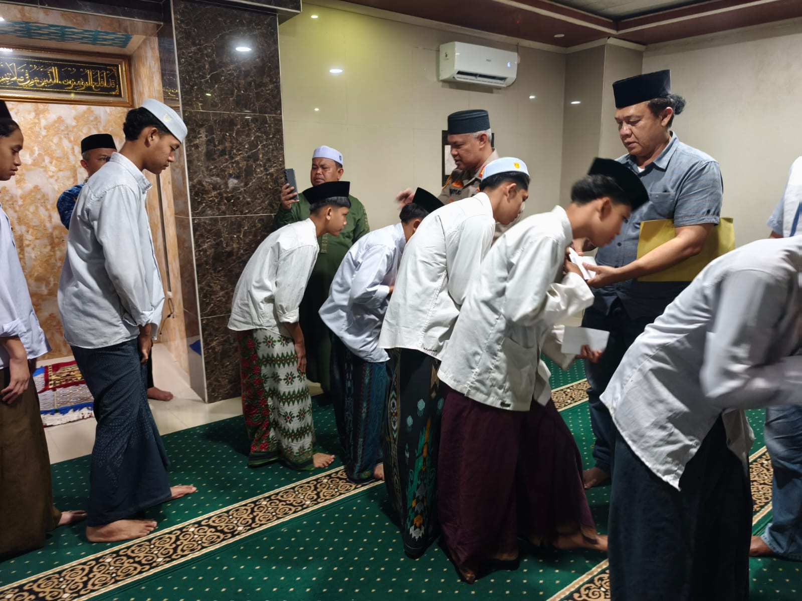 Polsek Bekasi Barat Santuni Anak Yatim, Wujud Empati dan Kepedulian Sosial