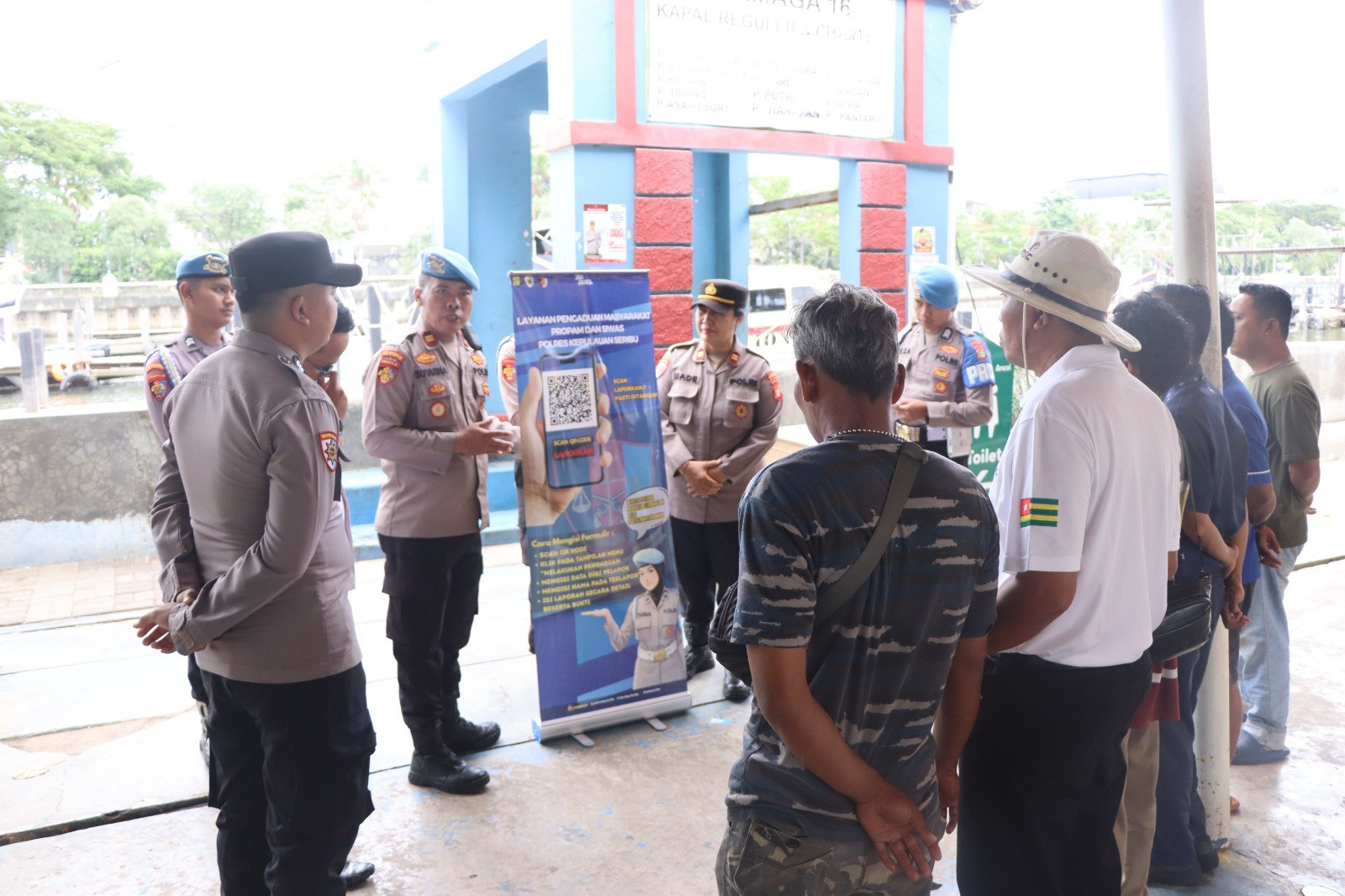 Propam dan Siwas Polres Kepulauan Seribu Sosialisasikan Barcode Yanduan Online di Marina Ancol