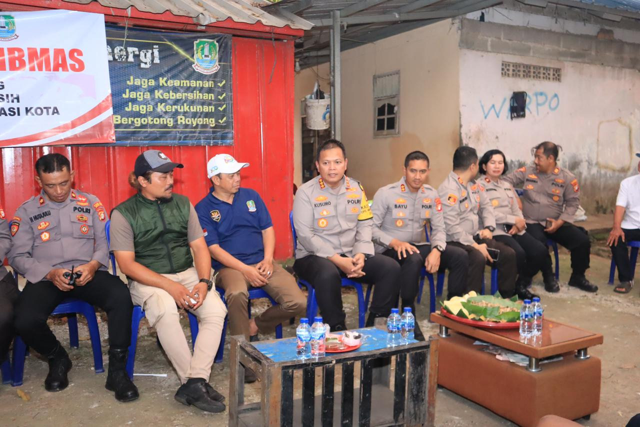 Terjun Langsung Ke Masyarakat, Kapolres Metro Bekasi Kota Tampung Keluhan Warga