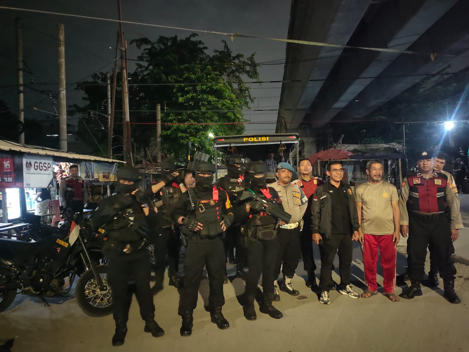 Jaga Jakarta, Jaga Lingkungan: Polsek Metro Penjaringan Gelar KRYD, Perkuat Sinergi Bersama Brimob