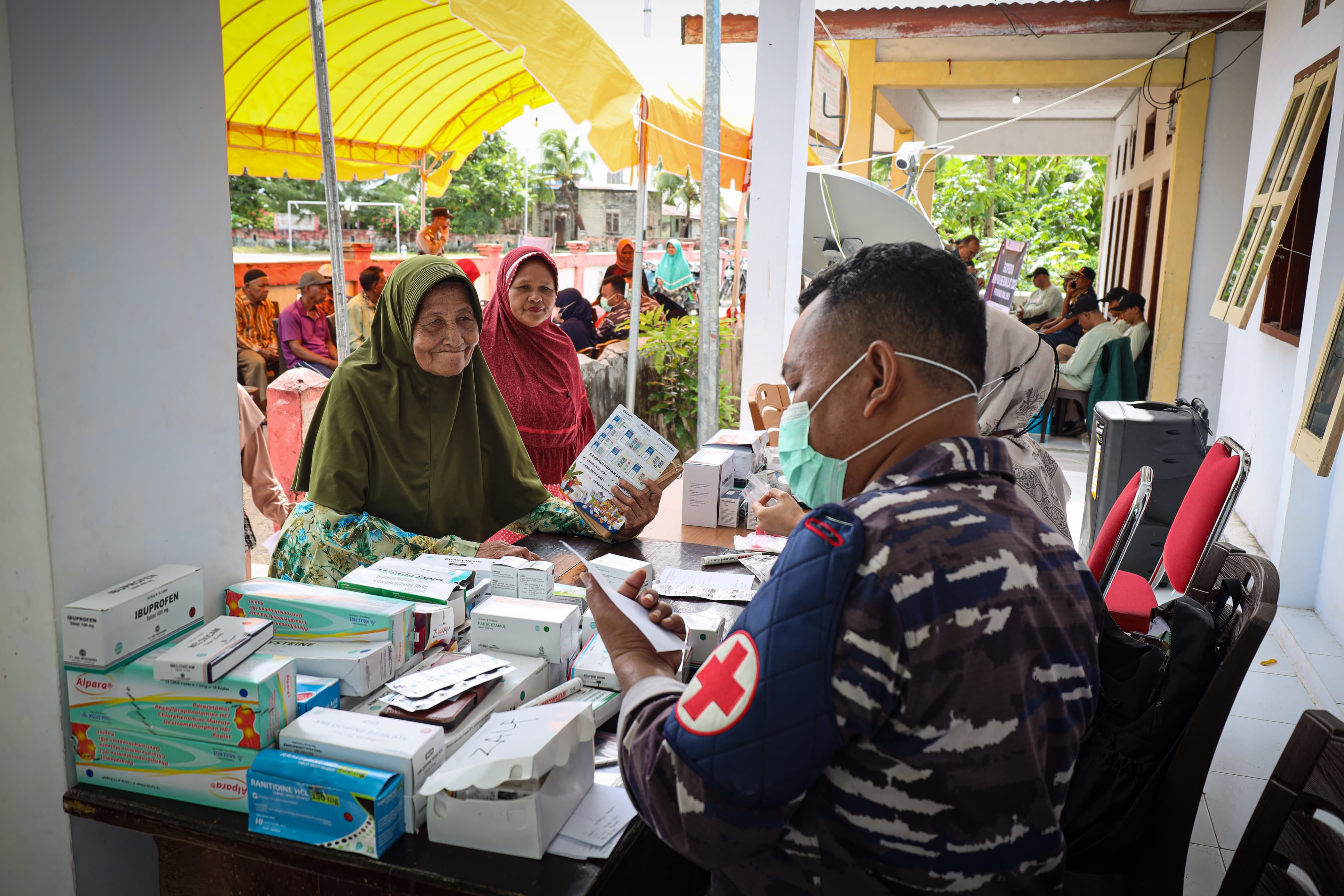 Lantamal IX dan Bank Indonesia Kembali Laksanakan Baksos Kesehatan Pada Ekspedisi Rupiah Berdaulaut di Desa Tayando Kota Tual