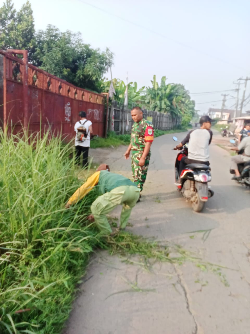Bhabinkamtibmas Kelurahan Cimuning Ikut Serta dalam Kegiatan ke-3 Kelurahan Cimuning