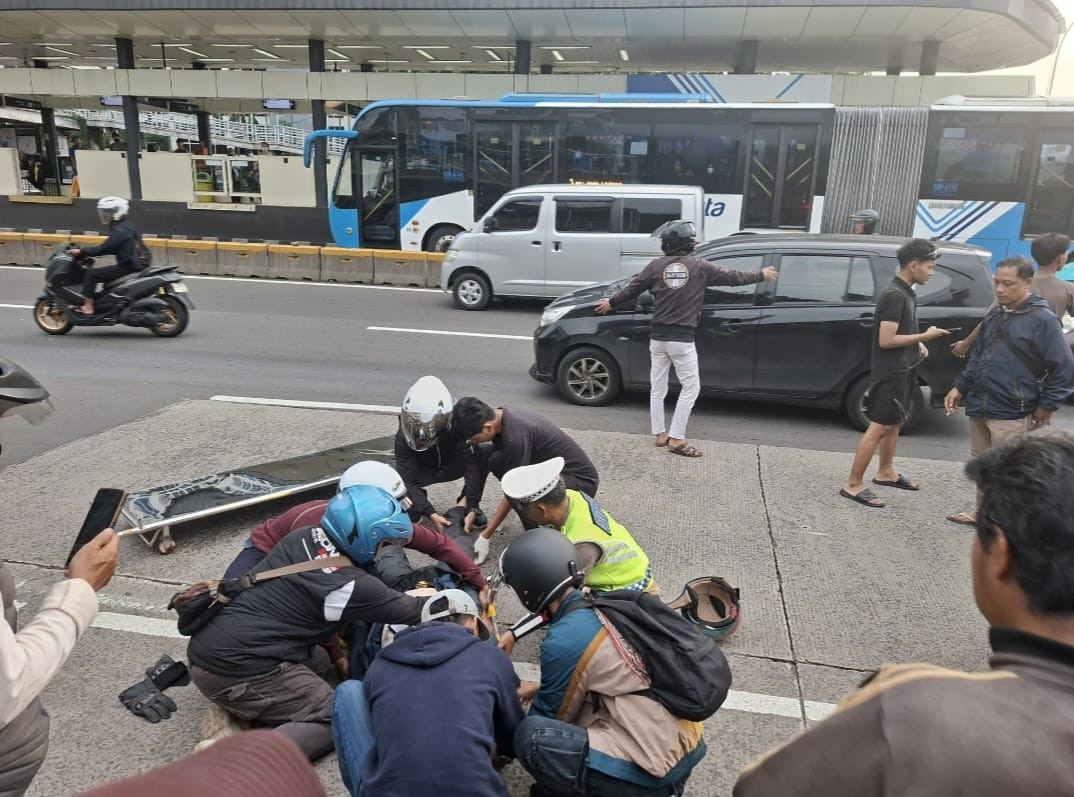 Pengendara Diduga Mengantuk, Dua Motor Terlibat Laka Lantas di Kelapa Gading