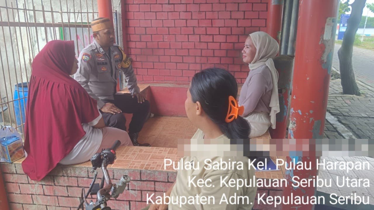 Bhabinkamtibmas Pulau Sabira Bripka Amirulloh Maliki Sosialisasikan Perlindungan Perempuan, Ajak Warga Ciptakan Kamtibmas Kondusif