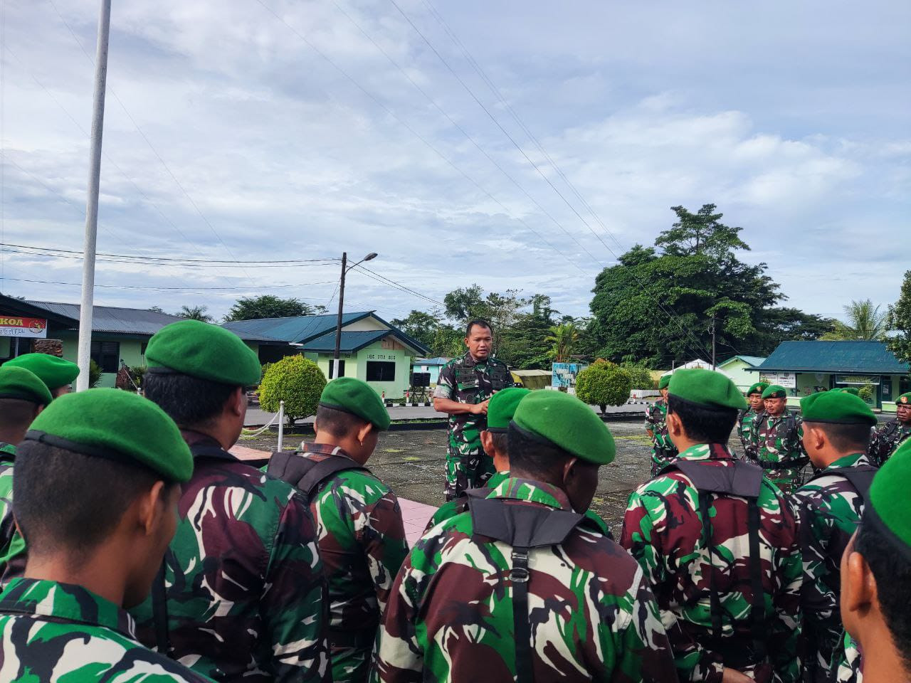 Bangun Komunikasi Dengan Anggota, Dandim 1710/Mimika Beri Jam Komandan Kepada Segenap Prajurit Dan PNS Kodim